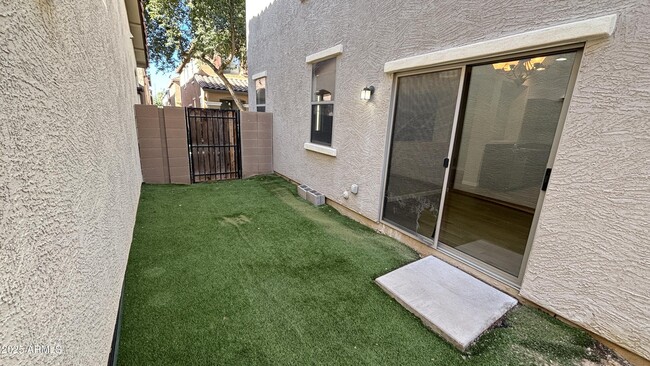 Building Photo - 3805 E Santa Fe Ln