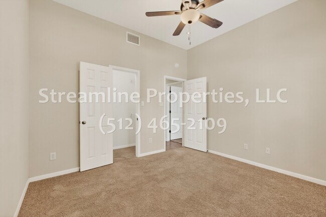 Building Photo - Spacious 4 Bedroom, 2 Bath - Open Layout!
