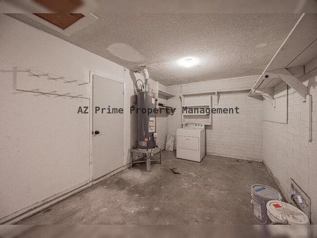 Building Photo - 427 E Malibu Dr