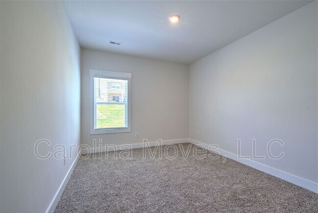 Building Photo - 208 Pewter Cir