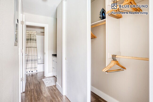 Building Photo - 622 Edgewater Blvd