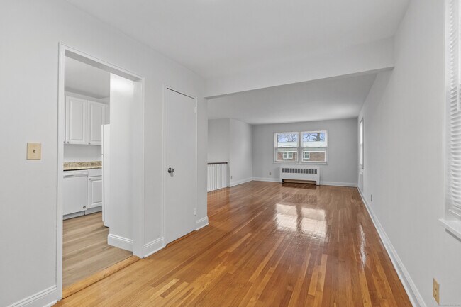 Building Photo - 102 Blachley Rd