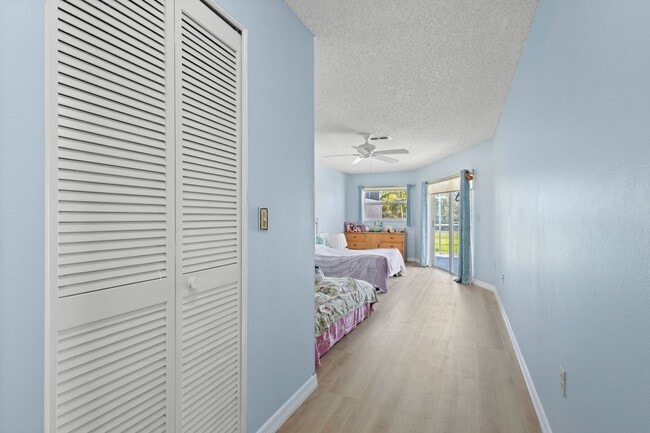 Building Photo - beautiful Sarasota 3 bedroom 2 bathroom ho...
