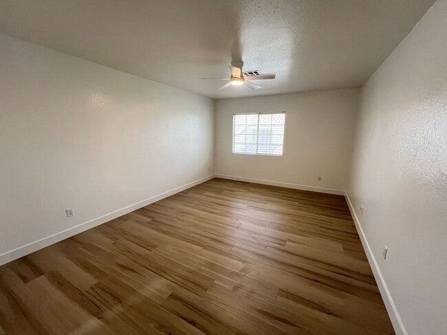 Building Photo - 3 bedroom, 2.5 bathroom home located in Henderson, NV!