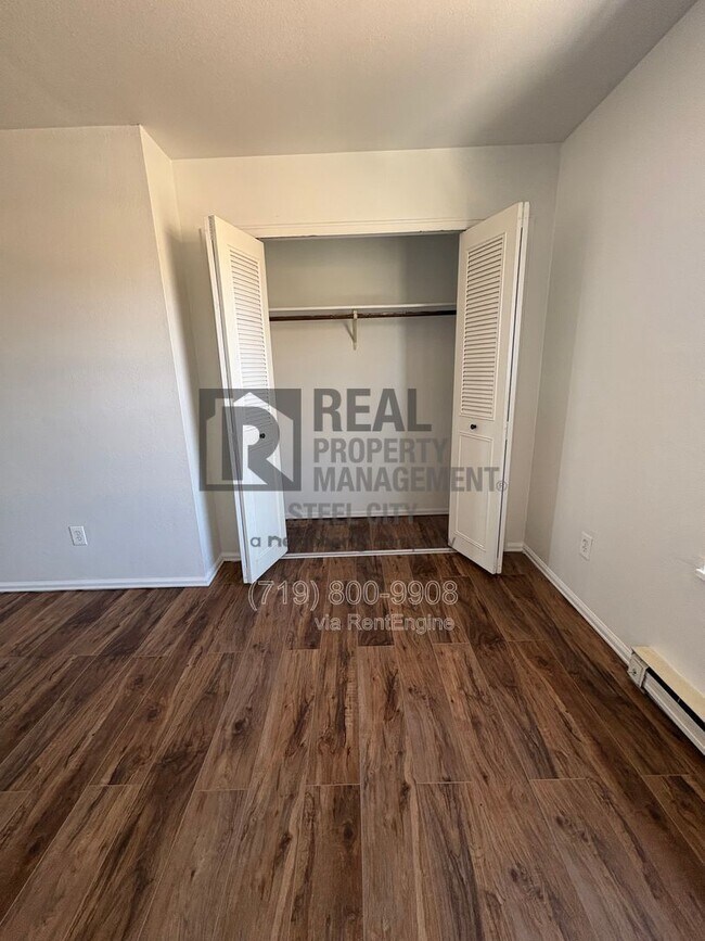 Building Photo - 1928 N Salem Ave