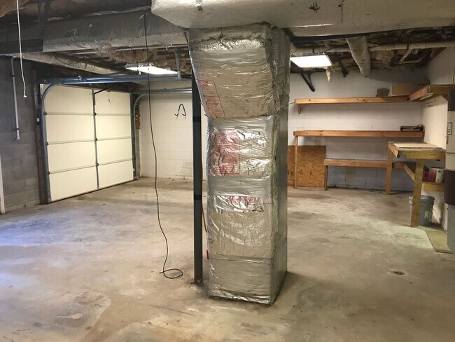 Building Photo - 3 Bedroom Home with Bonus Room For Rent!