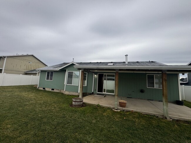 Building Photo - 509 Chelan Ave