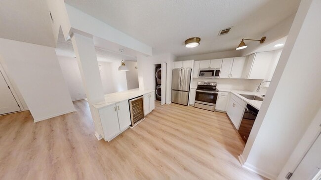 Building Photo - N Cedarbrook Bungalow