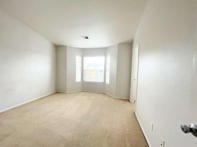Building Photo - 20695 NW Painted Mountain Dr