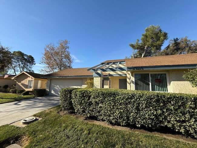 Building Photo - The Popular Freestanding El Dorado in Leisure Village