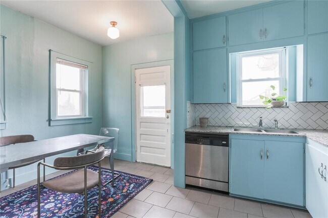 Building Photo - 2700 NW 17th St