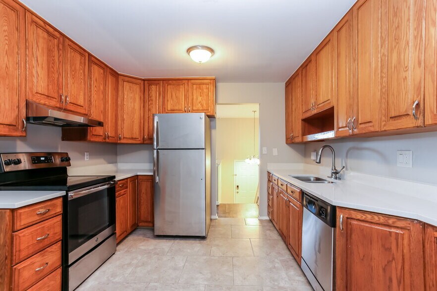 Building Photo - 6544 Portsmouth Dr