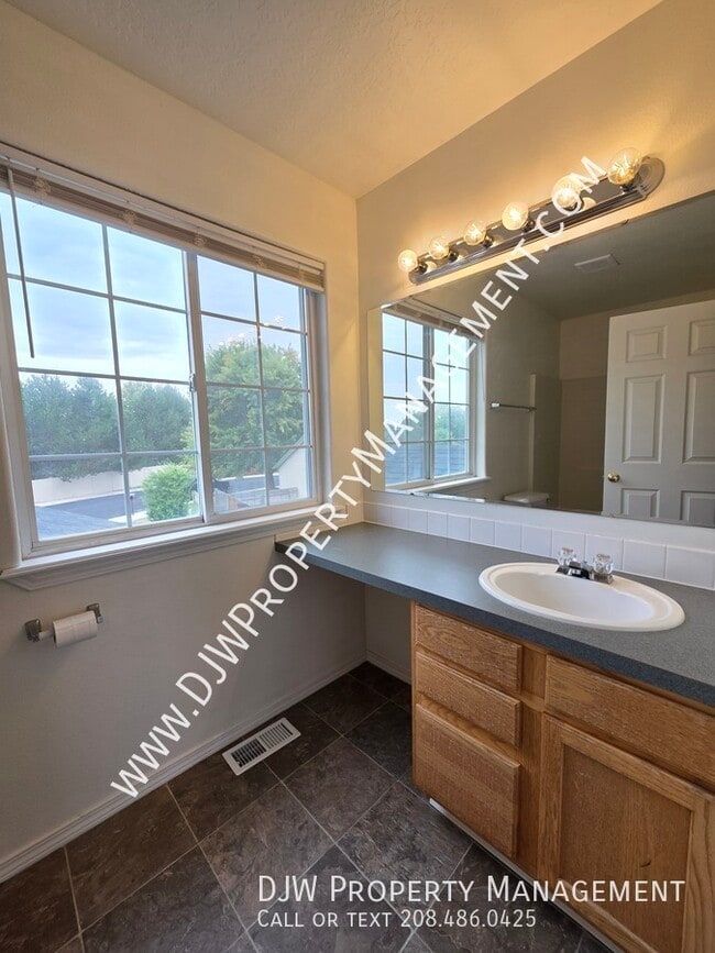 Building Photo - 2682 S Stonehedge Dr