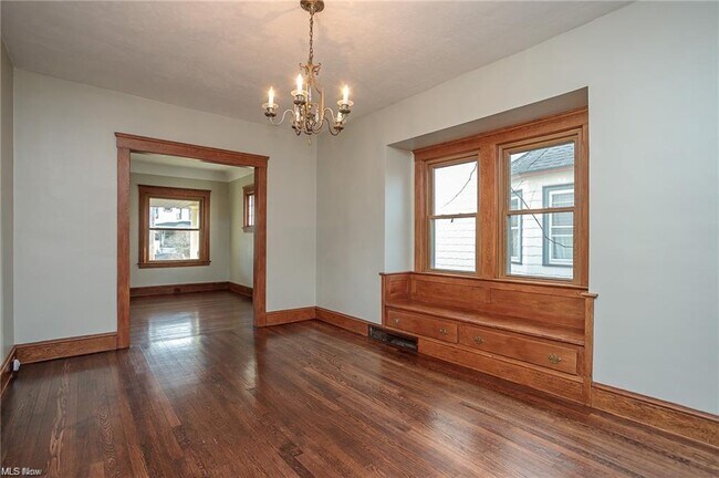Building Photo - 1206 Edwards Ave