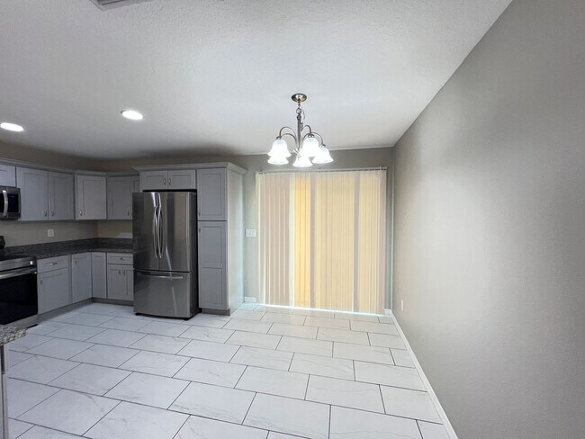 Building Photo - INCREDIBLE 3 Bedroom, 2 Bathroom Home In Ocklawaha!!