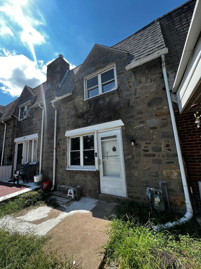 Building Photo - Gorgeously Remodeled 2BR Townhome w/ Garage in Upper Darby