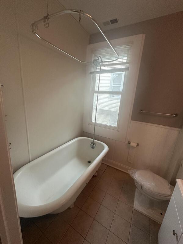 Building Photo - 2132 W 11th St
