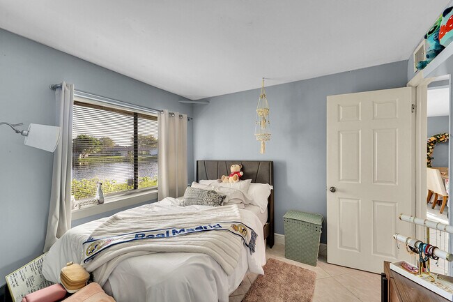 Building Photo - 261 Wimbledon Lakes Dr