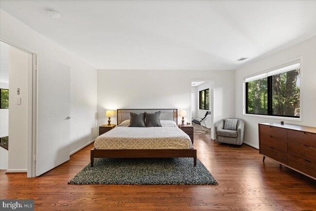 Building Photo - 9411 Fernwood Rd