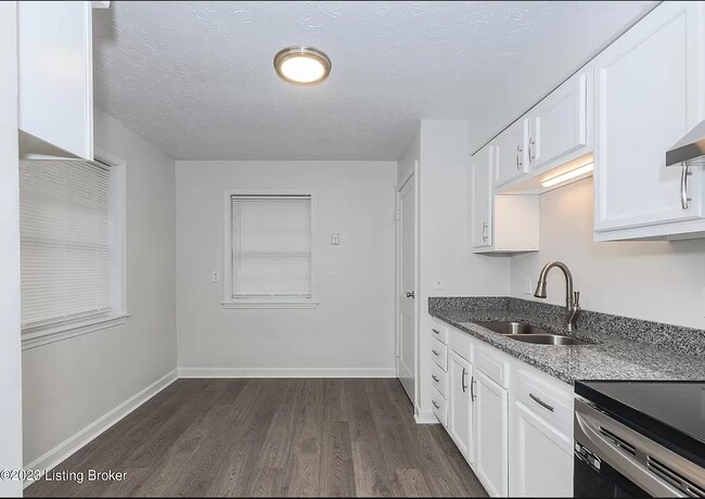 Building Photo - 4509 Sunset Ave