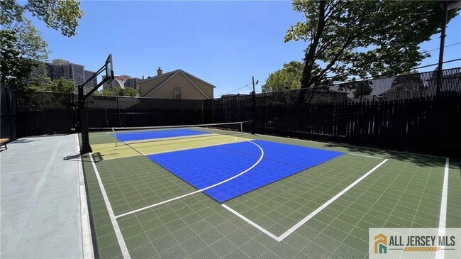 Building Photo - 770 Anderson Ave