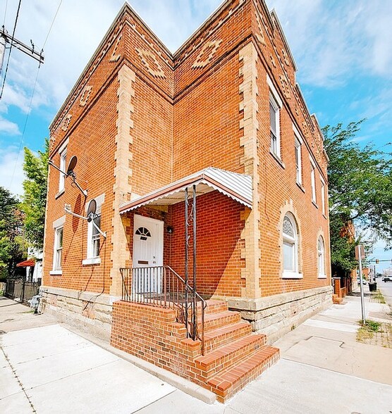 Building Photo - 987 Parsons Ave