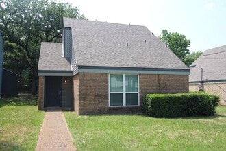 Building Photo - Available Now! Recently remodeled 3/2 in T...