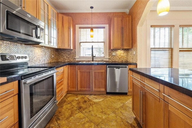 Building Photo - 113 W Powhatan Ave