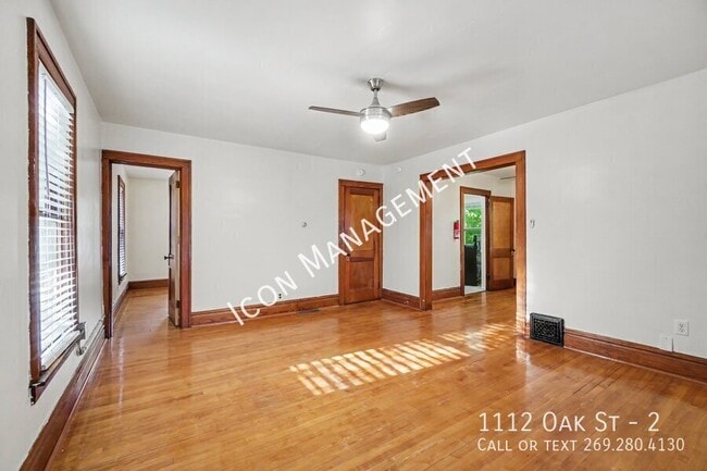Building Photo - 1112 Oak St