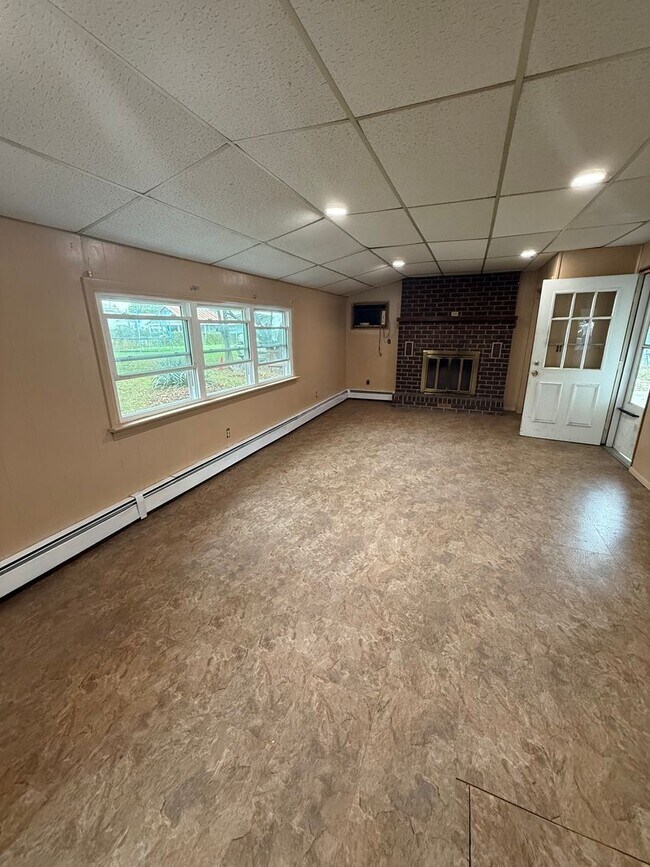 Building Photo - 2 bedroom possibly 3 with oversized Garage/Work Shop in Newville