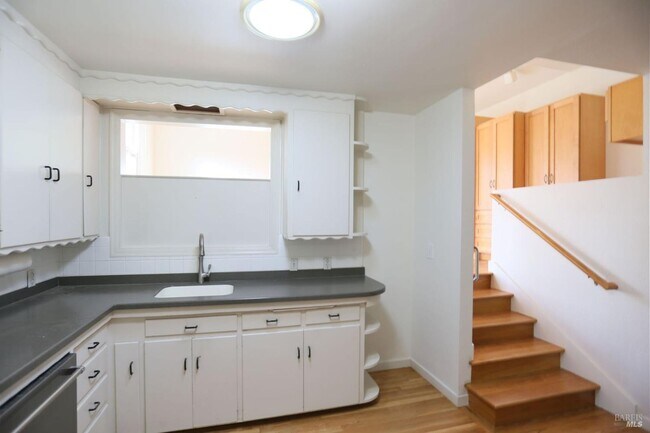 Building Photo - 11 Alta Vista Ave