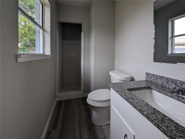 Building Photo - 3153 Baybrook Dr
