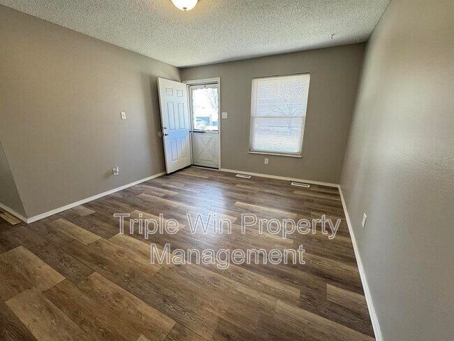 Building Photo - 513 Coachway Ln