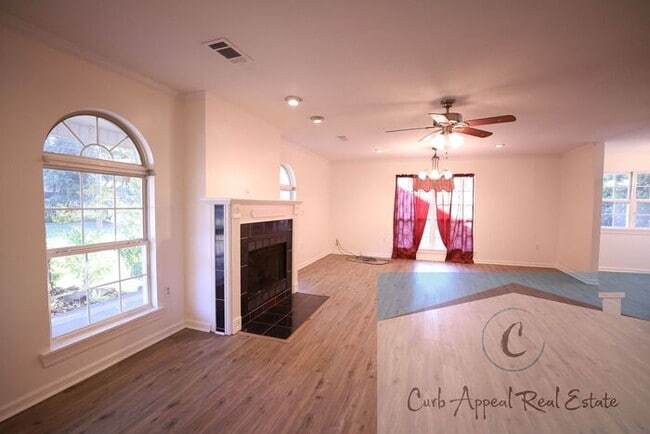 Building Photo - First month move in special $900!! Beautiful 3-bed, 2 bath condo with fireplace, 2-car garage - i...