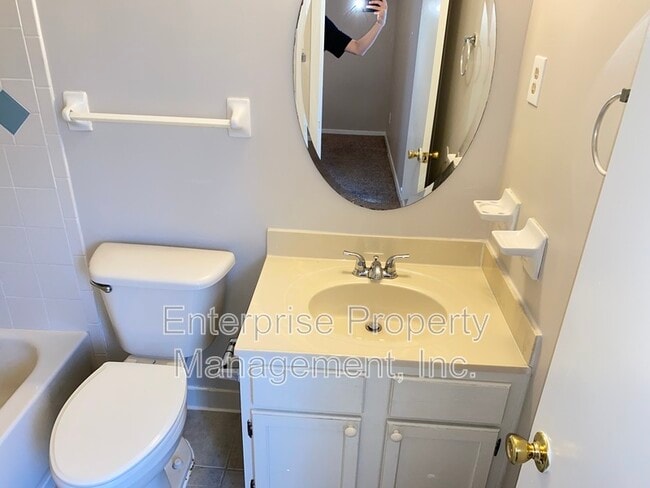 Building Photo - 4381 Howardcrest Dr