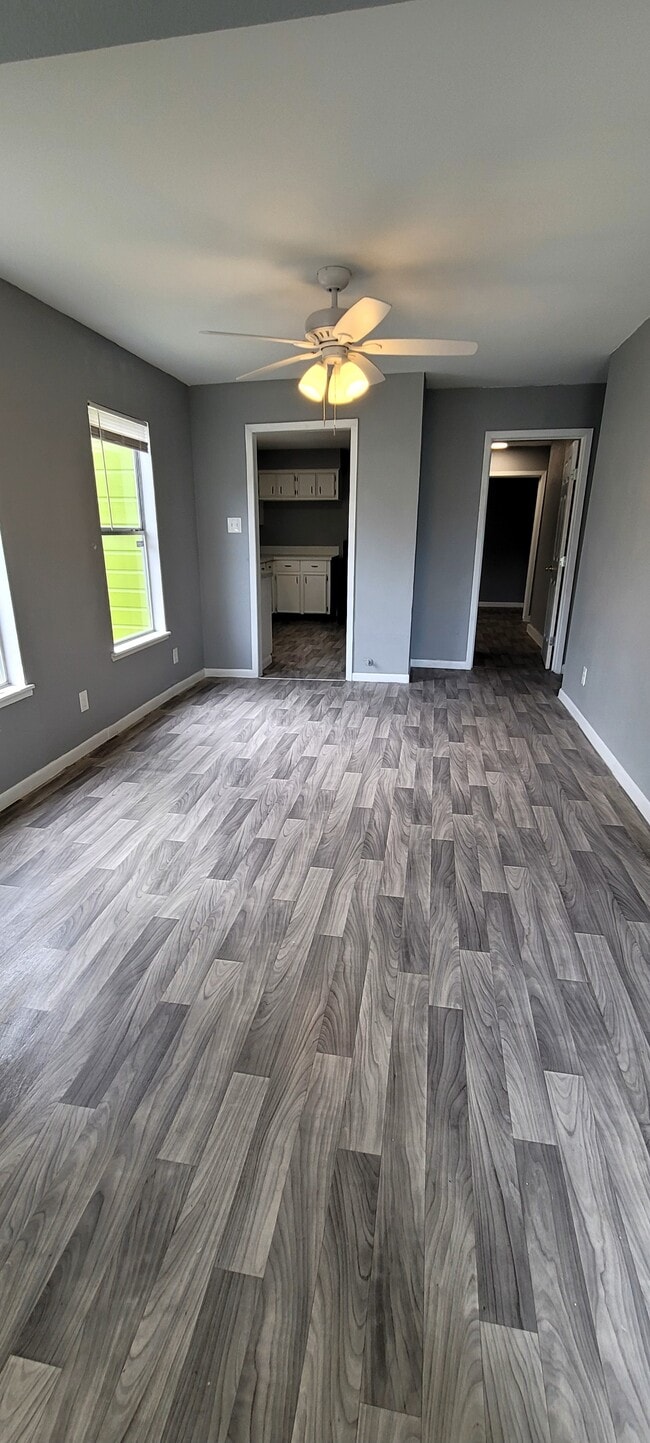 Building Photo - 2849 Greenwood Dr
