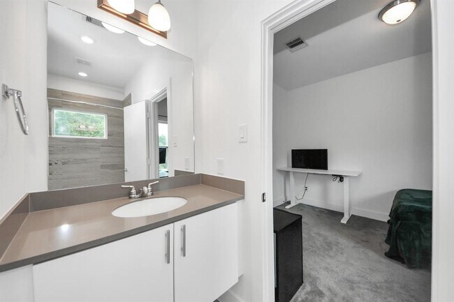 Building Photo - 9654 Habitat St