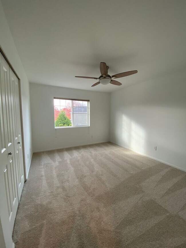 Building Photo - Pride of Ownership in this 3 BDRM, 2.5 BAT...