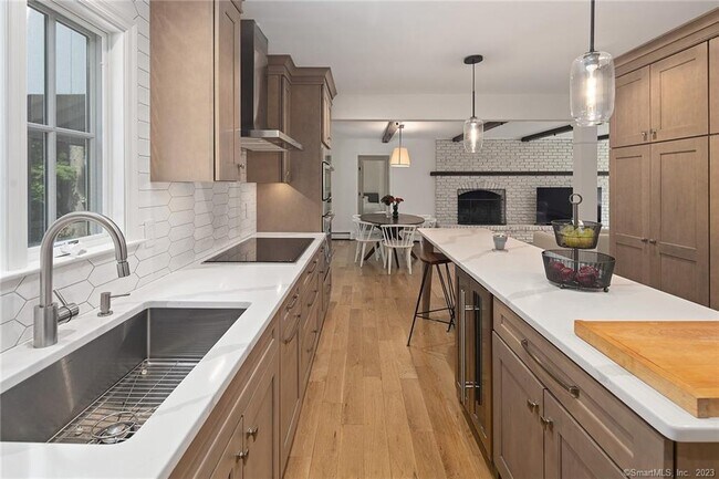 Building Photo - 33 Riverfield Dr