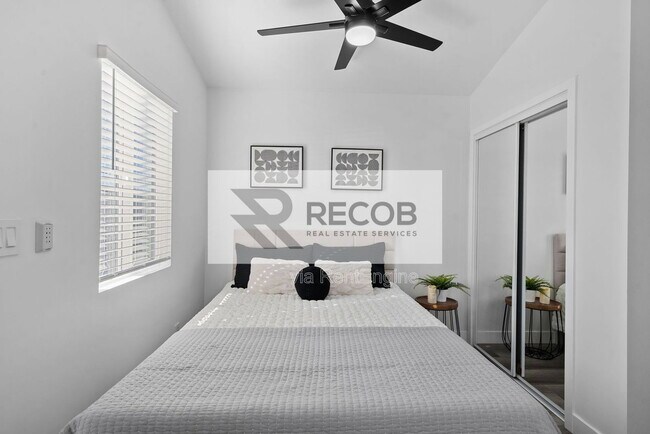 Building Photo - 1638 Elm Ave