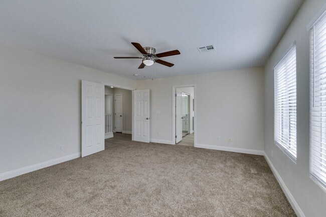 Building Photo - Charming 4 Bedroom, 3 Bathroom Home Near S...