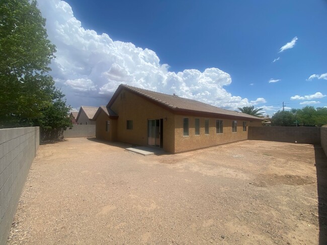 Building Photo - Corner Lot