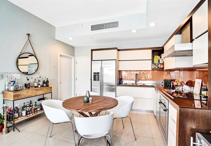 Building Photo - 2100 Park Ave