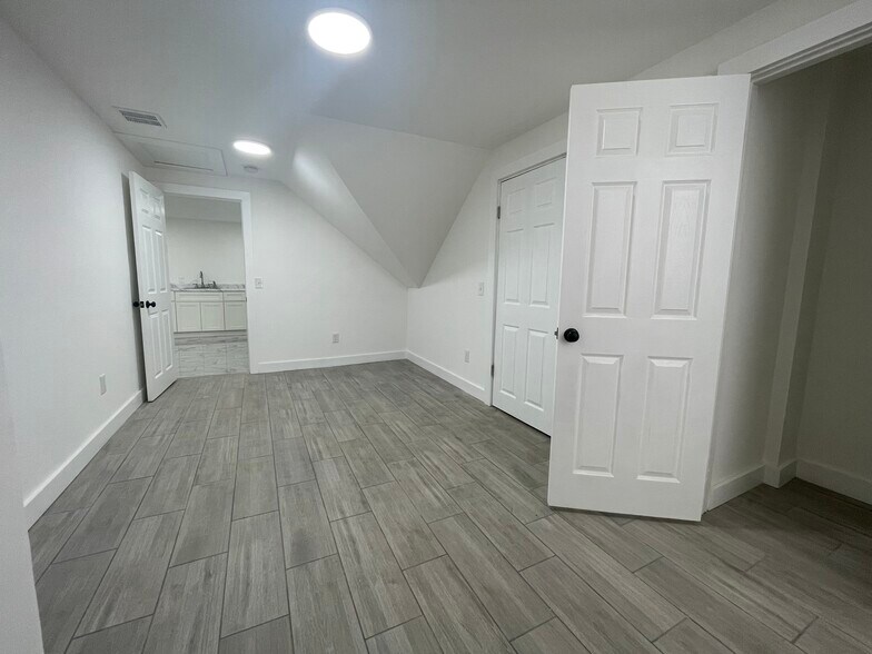 Building Photo - 148 Chilton St