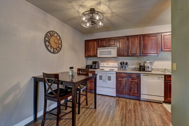 Building Photo - Beautiful condo at a great price!