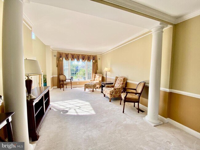 Building Photo - 513 Doral Cir