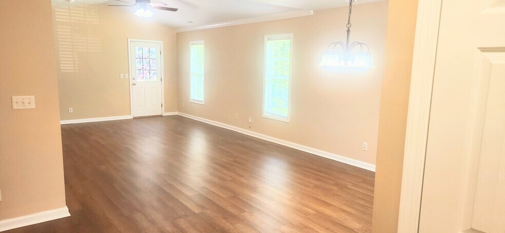 Building Photo - 6001 Mullens Dr