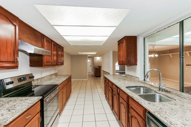 Building Photo - 15619 Loma Verde Dr