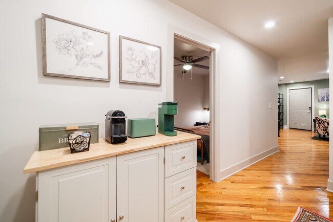 Building Photo - 1638 N Western Ave