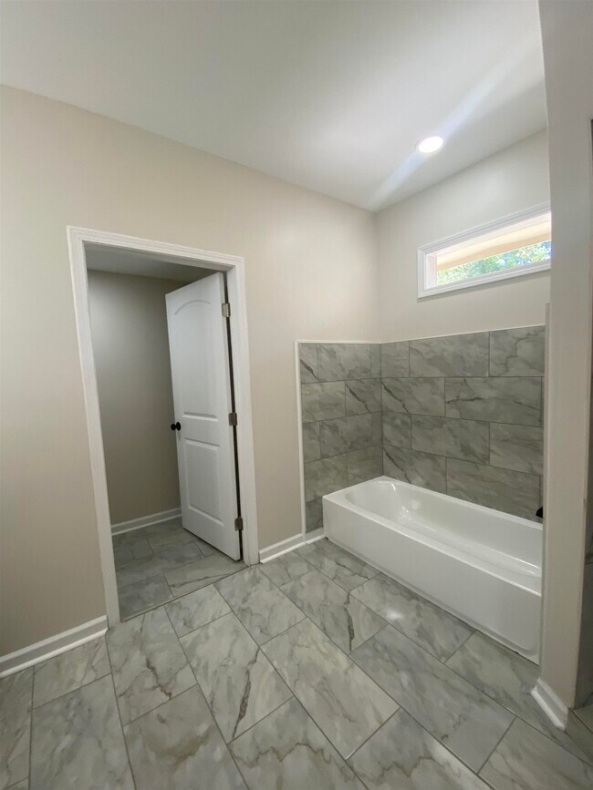 Building Photo - 797 N Merton St